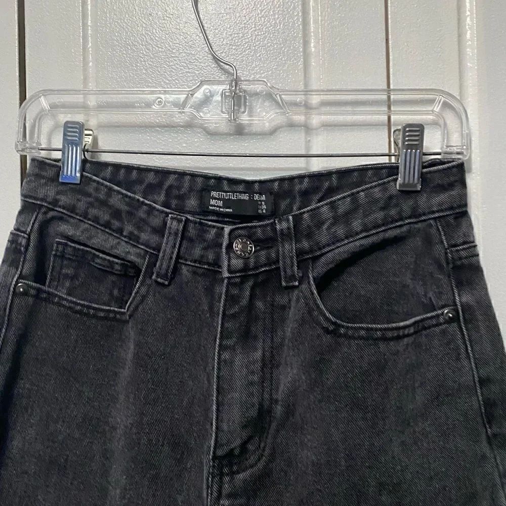 PrettyLittleThing Black High Rise Mom Jeans Size 4 - Picture 3 of 7